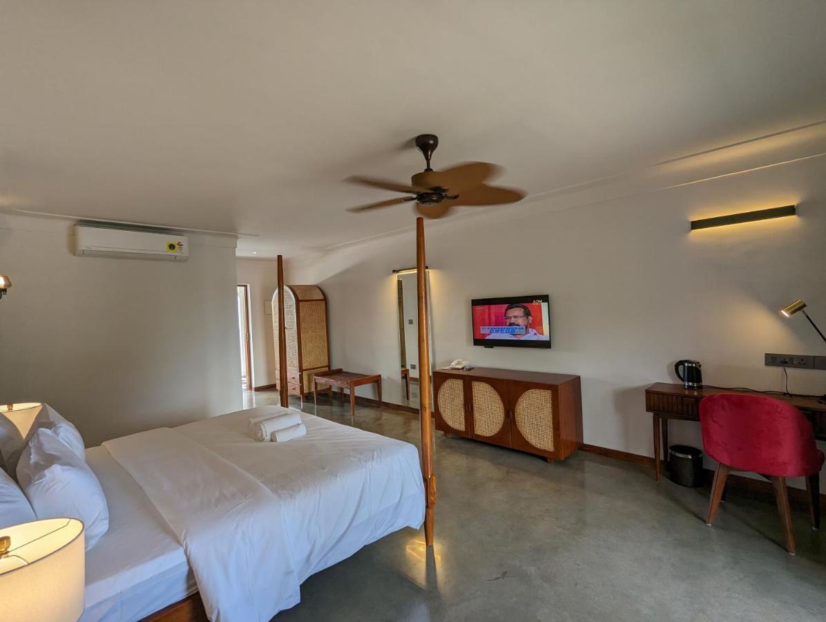 קולאם Prasanthi Hotel מראה חיצוני תמונה