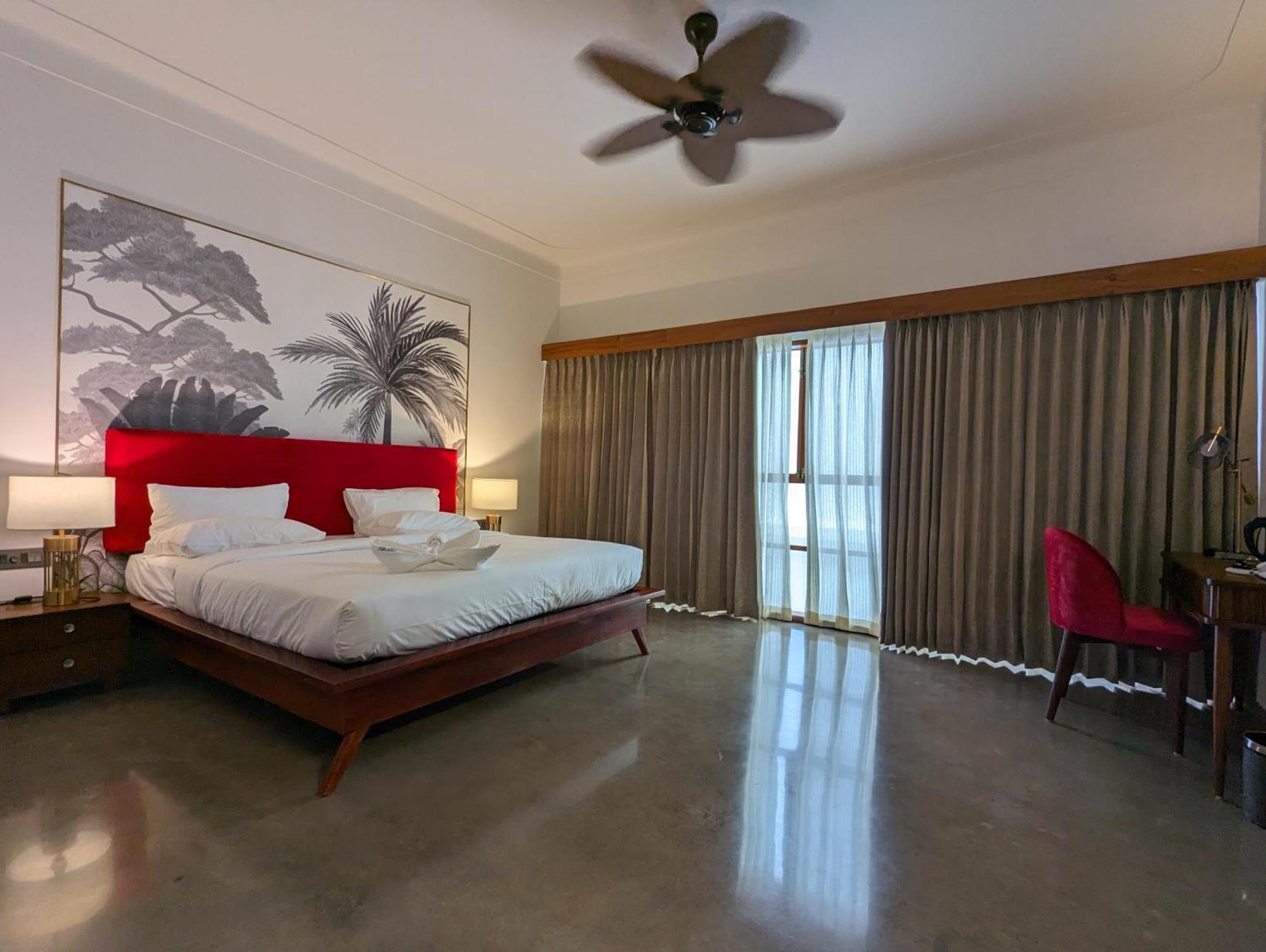 קולאם Prasanthi Hotel מראה חיצוני תמונה